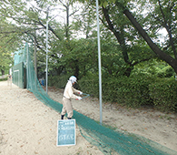 富士松北小防球ネット改修工事既設ネット撤去状況